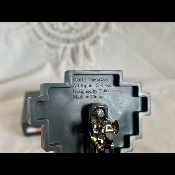 ThinkGeek 8 Bit Hair Bow includes Box Sold Out Hair Clip RARE - Picture 9 of 9